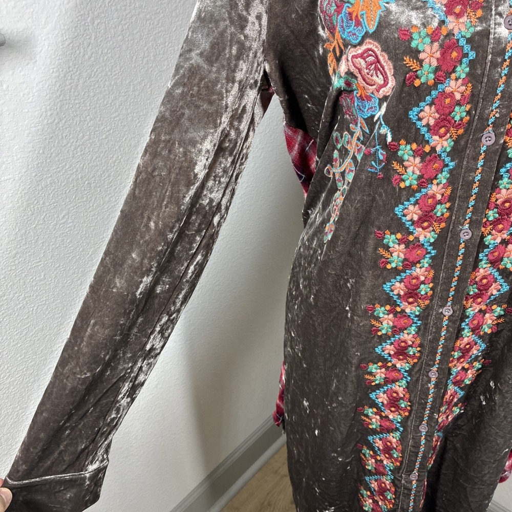 Andree by Unit Velvet Floral Embroidered Front Button Long Sleeve Dress Duster - Picture 5 of 16